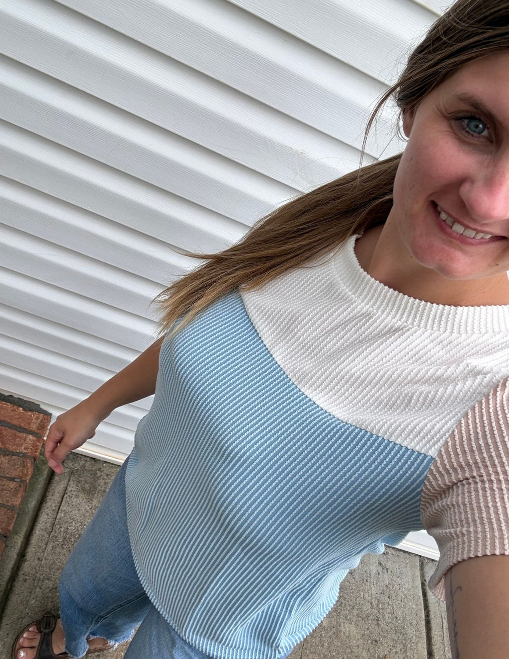 Vibrant Ribbed Colorblock Relaxed Fit Tee – Blue Mix