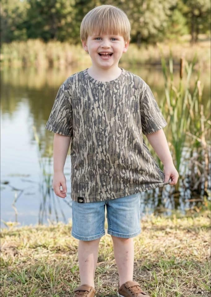 Mossy Oak Washed Out Bottomland Camo Tee – Relaxed Vintage Fit (YOUTH)